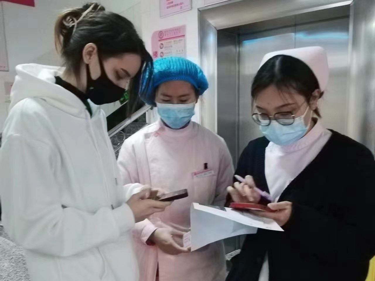 語言不通就醫(yī)難 導(dǎo)醫(yī)服務(wù)暖人心