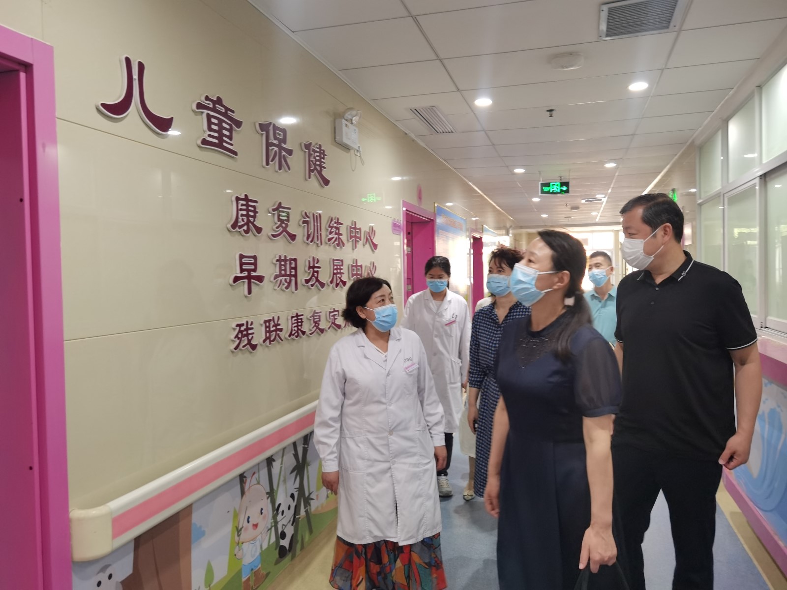 市殘聯(lián)理事長雷曉紅一行蒞臨市婦幼保健院調(diào)研指導(dǎo)兒童康復(fù)工作