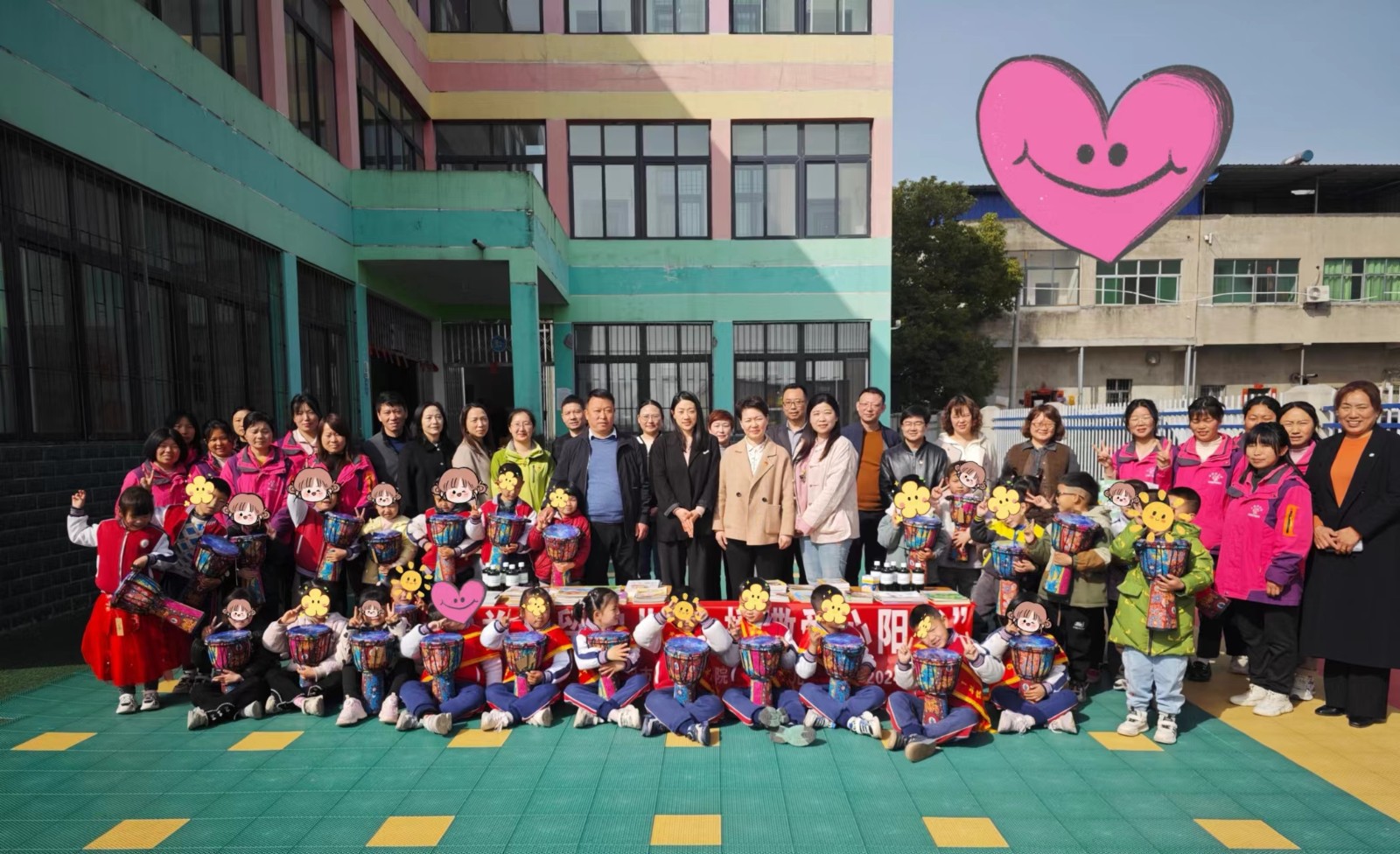 襄陽市婦幼保健院黨員志愿者走進(jìn)龍王鎮(zhèn)白集幼兒園  ——捐贈非洲鼓  播下音樂夢